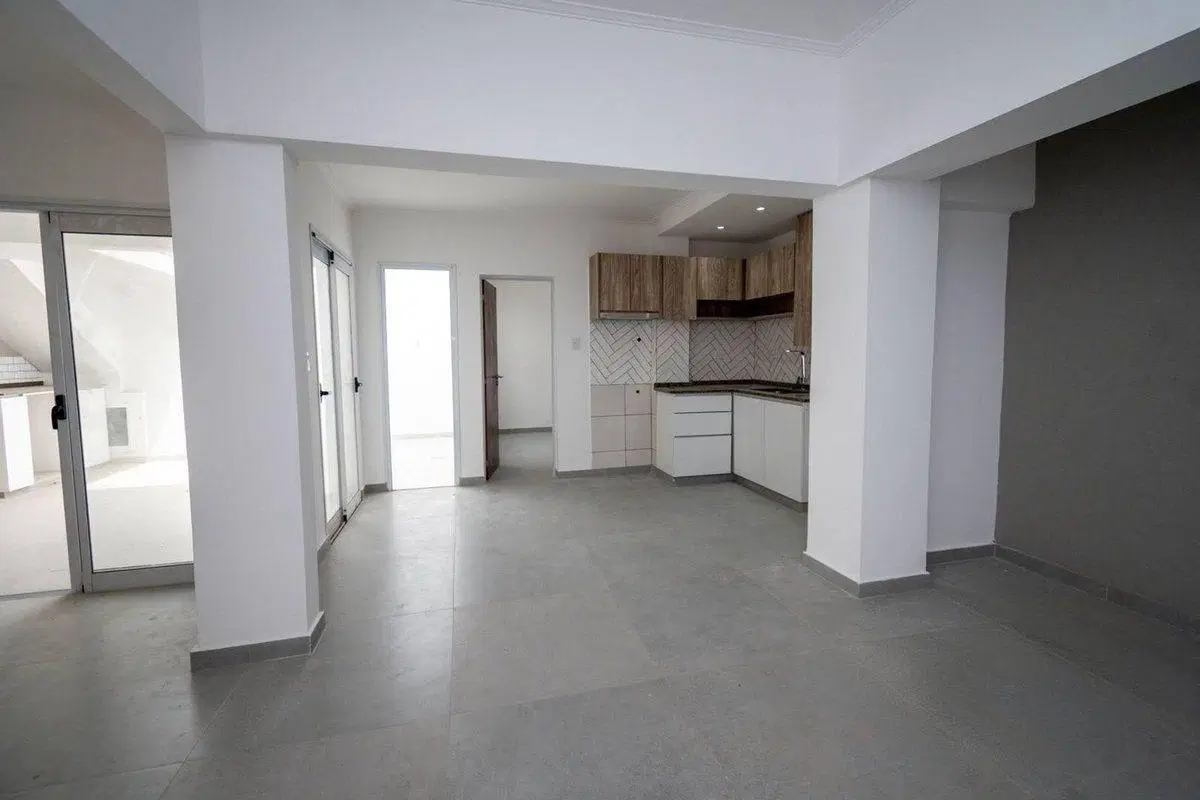 VENTA DE CASA  REFACCIONADA EN FOMENTO 9 DE JULIO 4