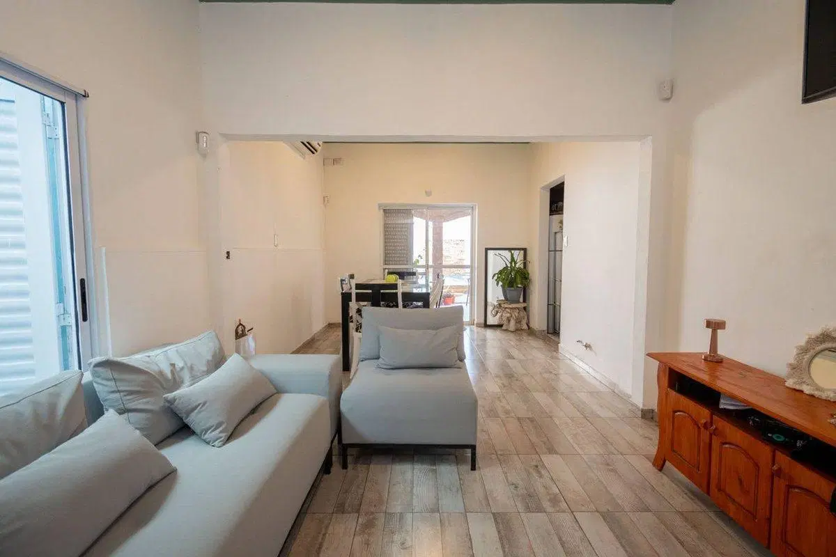 Venta CASA CON PILETA EXCELENTE UBICACION 4