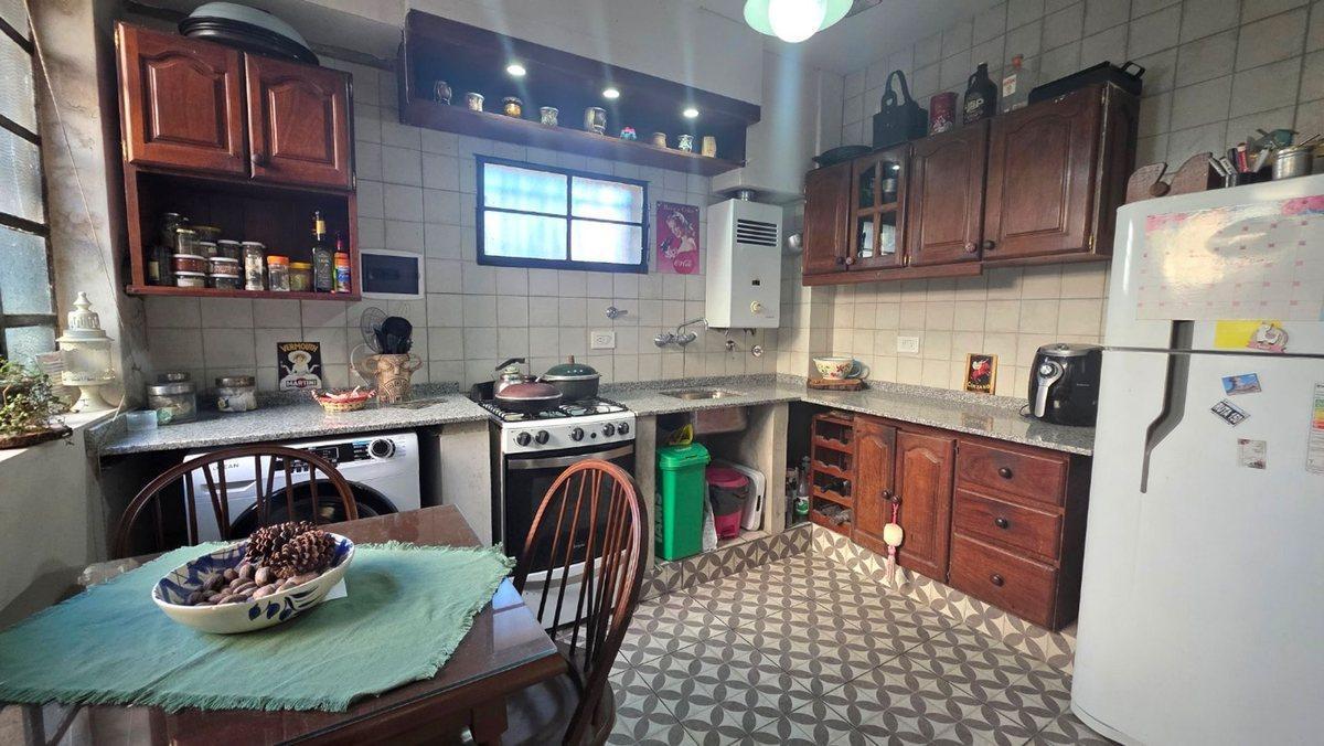 Foto de SE VENDE CASA DE DOS DORMITORIOS Y COCHERA Z. AVDA, imagen 3