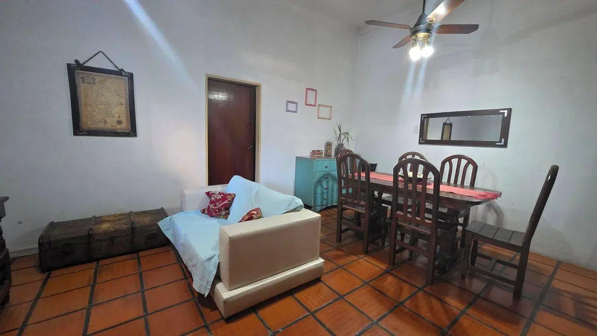 SE VENDE CASA DE DOS DORMITORIOS Y COCHERA Z. AVDA 4