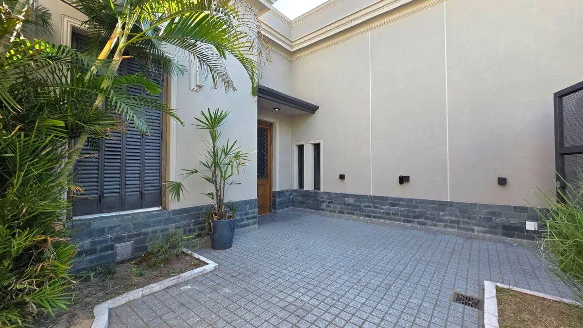 SE VENDE CASA DE CATEGORIA A 100M DE BV GALVEZ 2