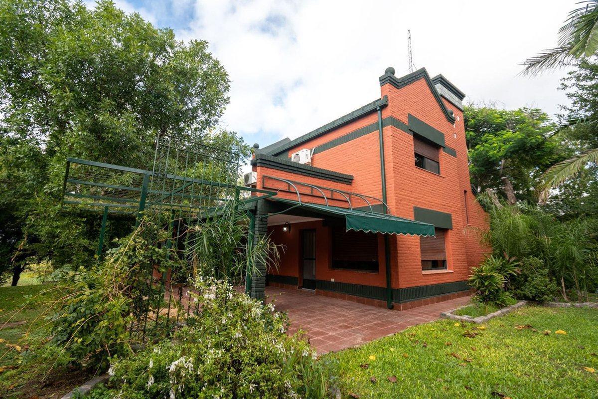 CASA QUINTA EN UBAJAY CON PARQUE A LA LAGUNA