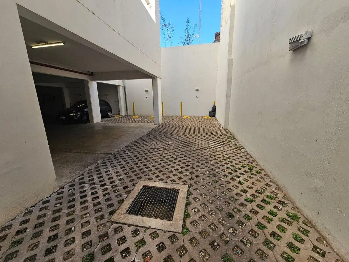 Venta  Cochera Céntrica 4