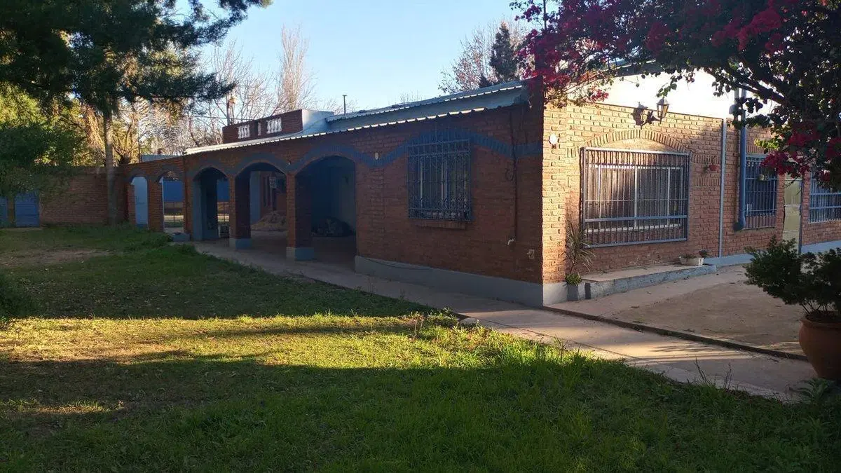 CASA QUINTA CON CANCHA DE TENIS EN SAUCE 4