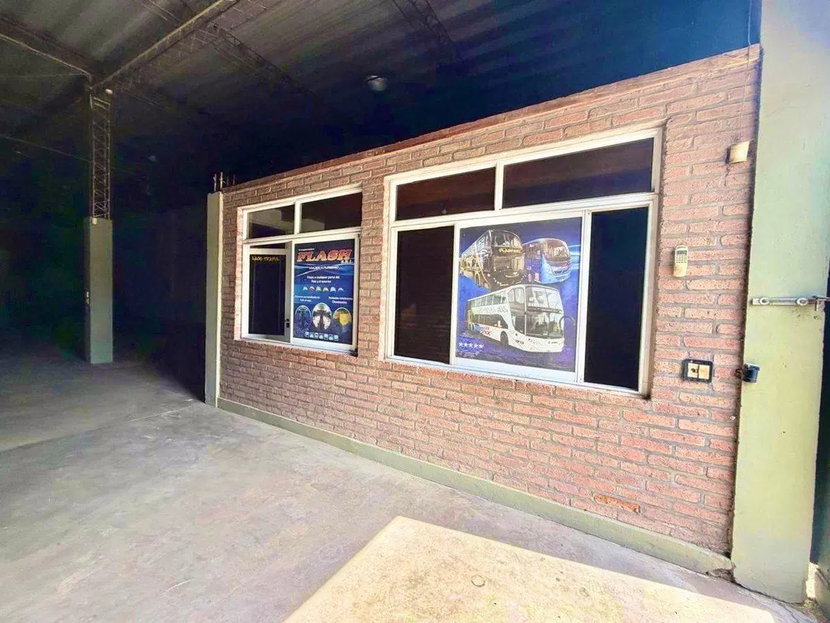 ALQUILER GALPON CON OFICINA. SOBRE AVENIDA 760M2 3