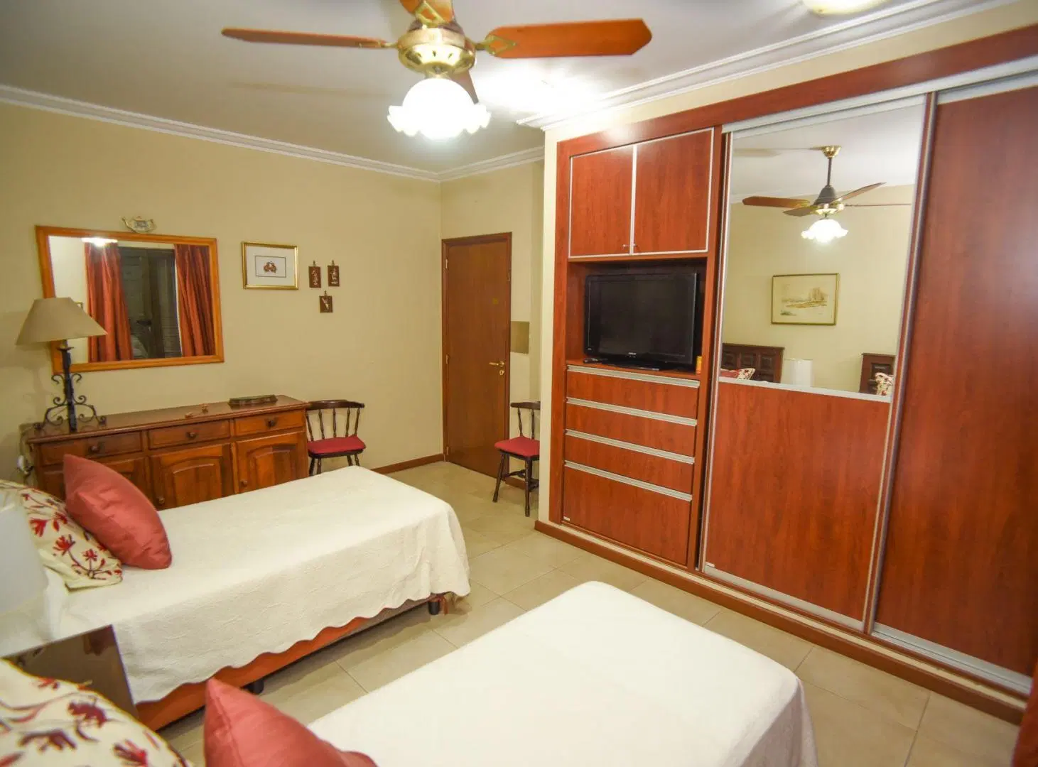 CASA PREMIUM EN BARRIO CONSTITUYENTES 5