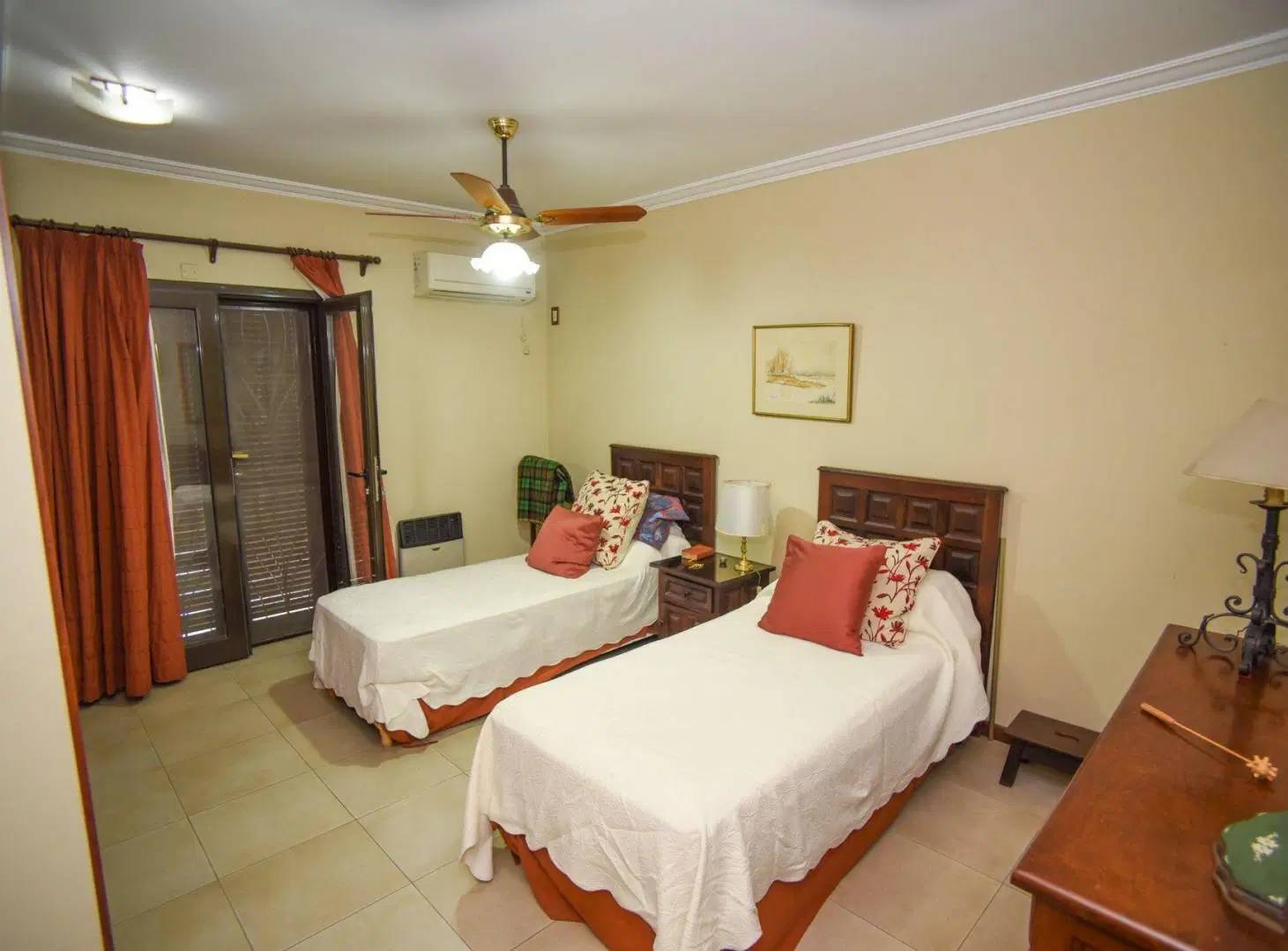 CASA PREMIUM EN BARRIO CONSTITUYENTES 4