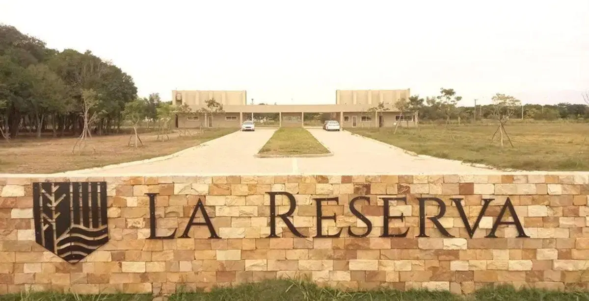 LOTE N°175 A LA VENTA EN  LA RESERVA (700 m2) 4