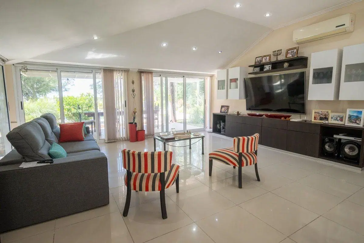 VENTA DE CASA PREMIUM TERREN0 7118 m2 SAUCE VIEJO 4