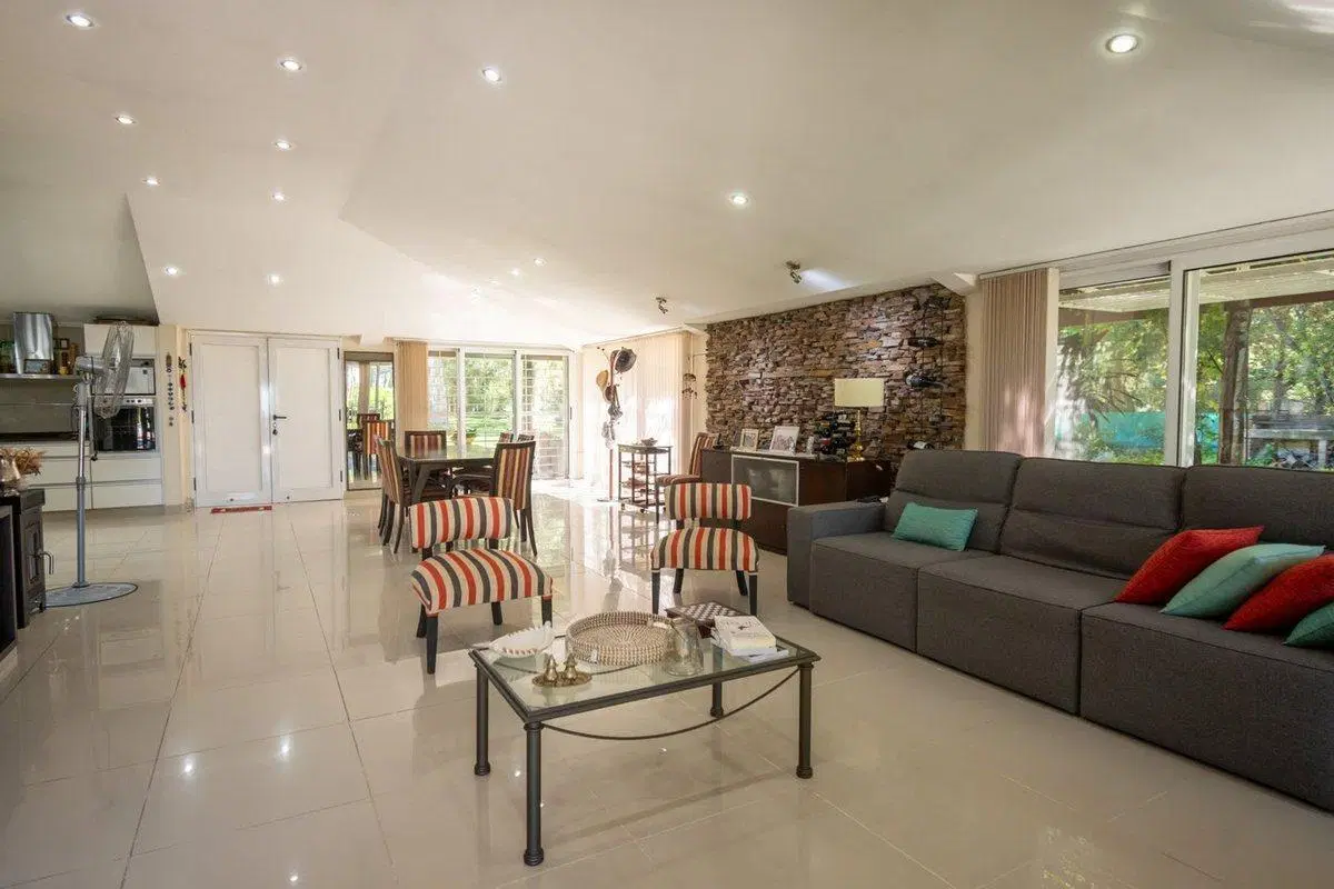 VENTA DE CASA PREMIUM TERREN0 7118 m2 SAUCE VIEJO 3