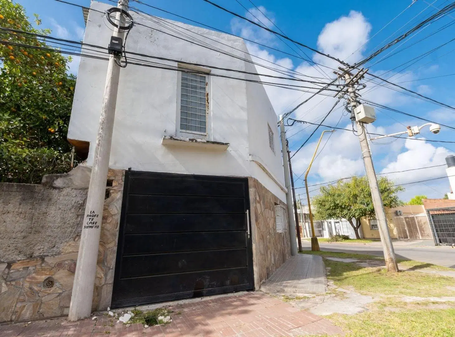 CASA EN VENTA - 3 DORMITORIOS CON COCHERA y PATIO 5
