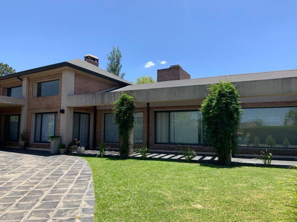CASA LUMINOSA EN UNA PLANTA CLUB DE CAMPO EL PASO