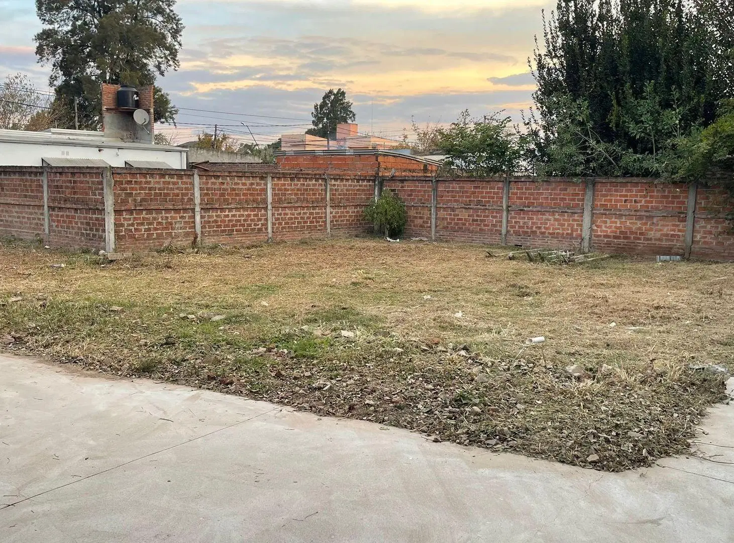 SE ALQUILA GALPON EN RECREO 8