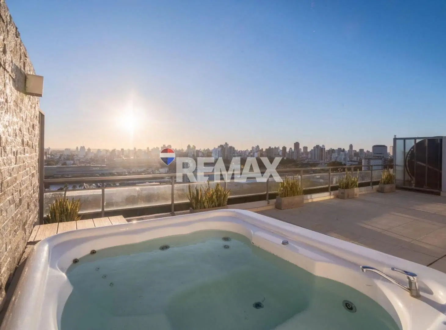 DPTO.  EXCLUSIVO! TERRAZA, JACUZZI C/VISTA AL RÍO 4