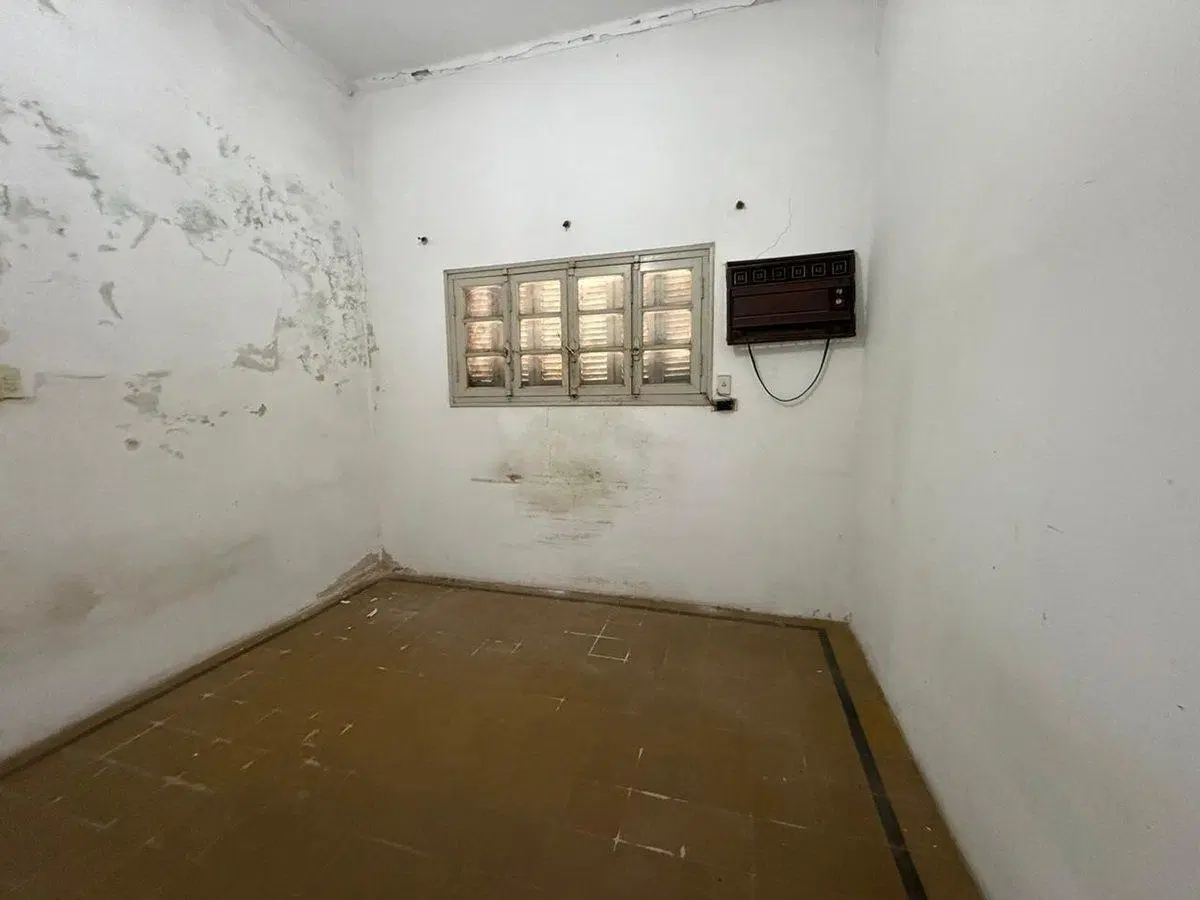 Se vende casa con gran terreno en Barrio Candioti 5