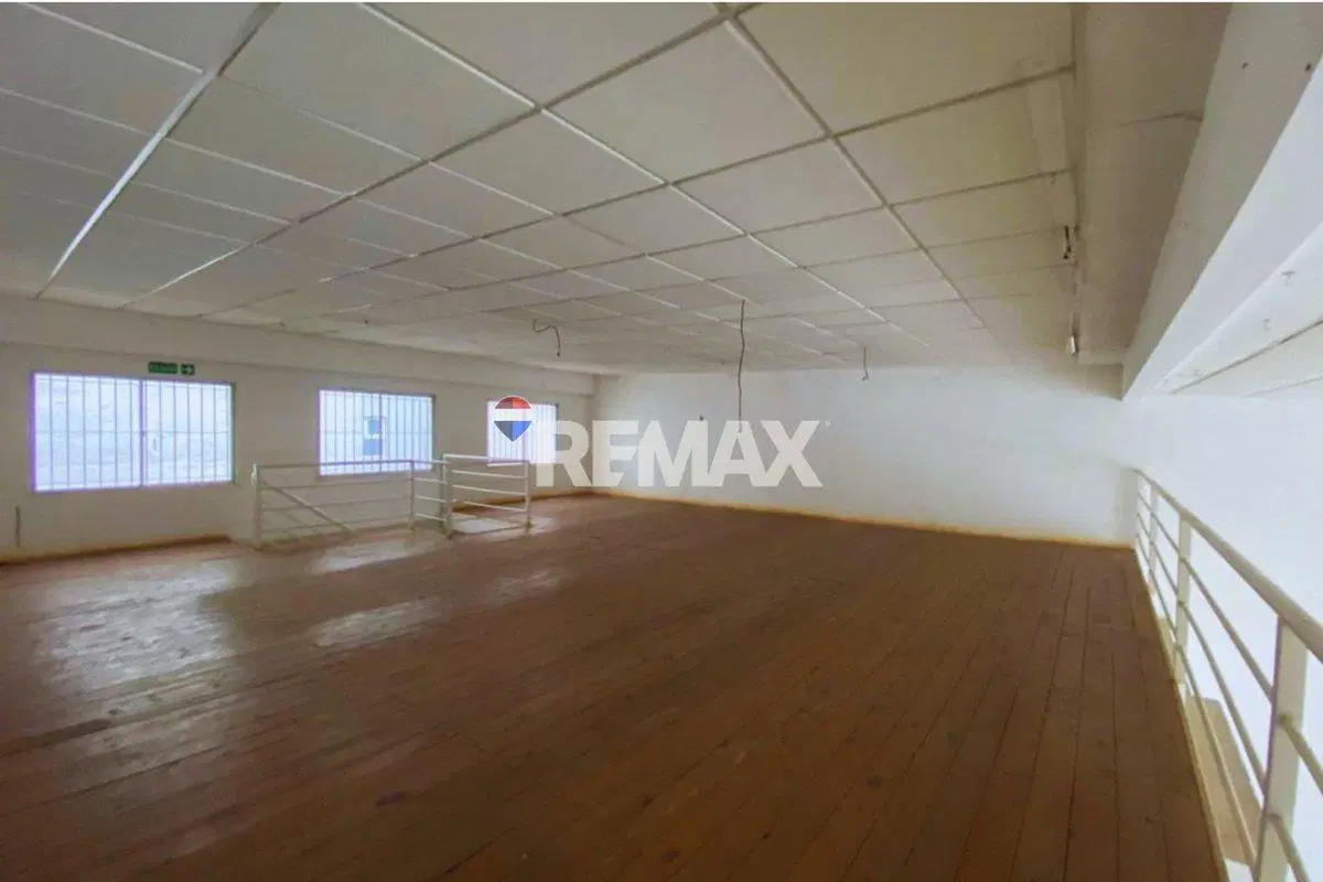 VENTA LOCAL COMERCIAL MODERNO Y CENTRICO 2