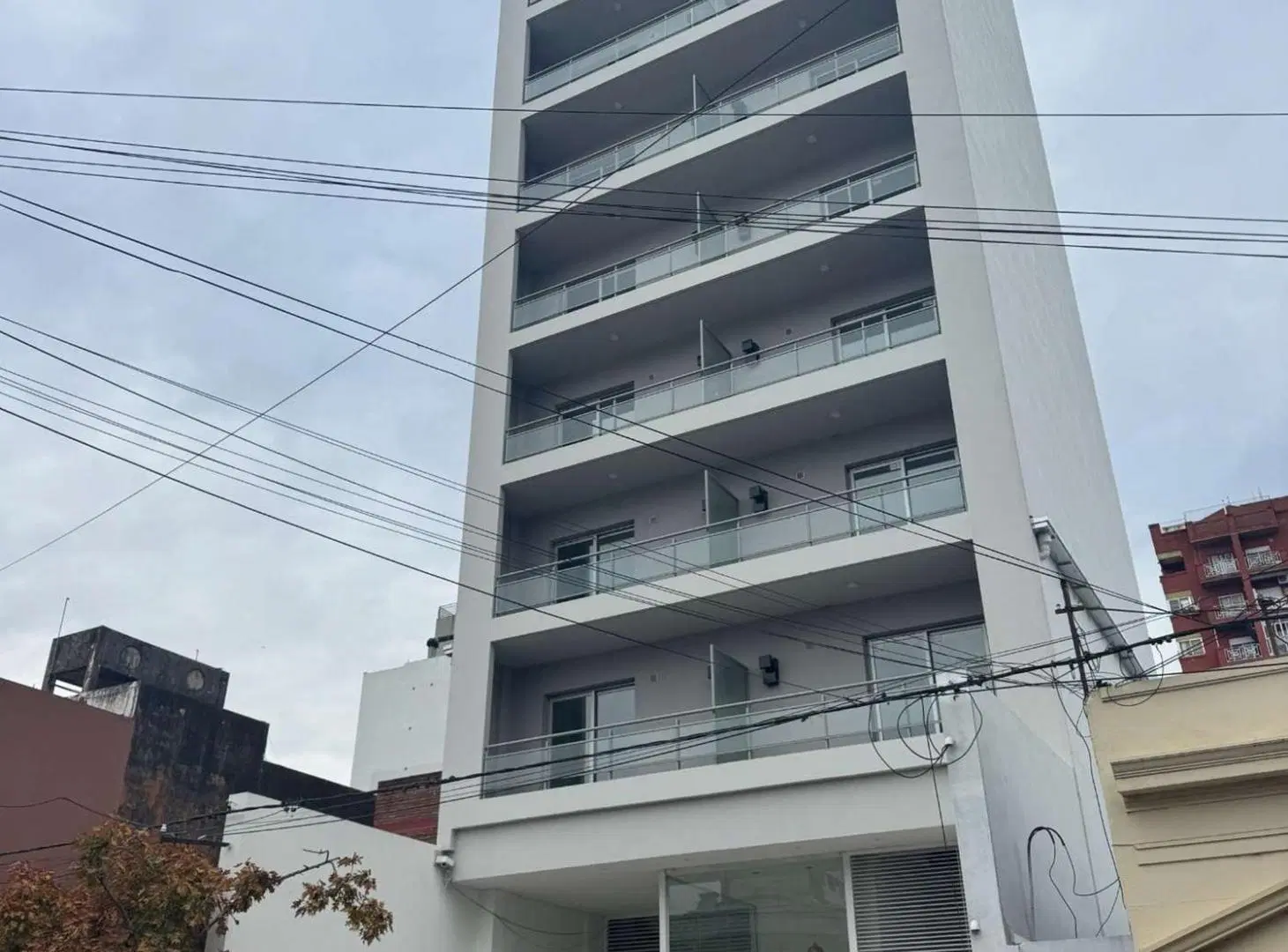 SE ALQUILA SEMIPISO zona sur 1 dorm  a estrenar 4