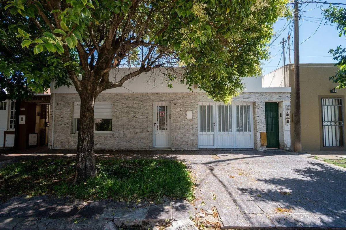 Venta casa 2 dormitorios cochera y patio. 4