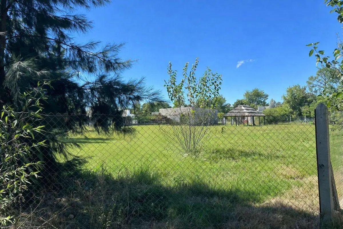 Terreno en venta Lagos del Leyes esquina 903 m2 4