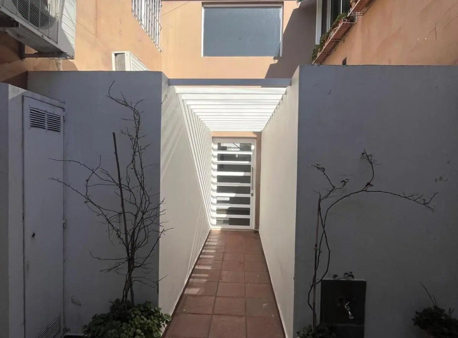REMAX ALQUILA DEPARTAMENTO 5