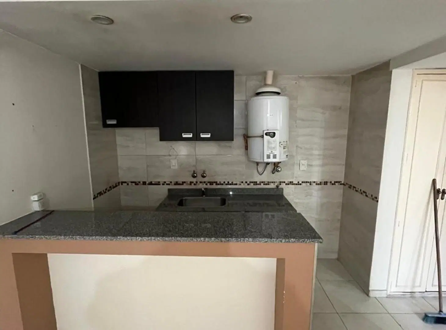 REMAX ALQUILA DEPARTAMENTO 8