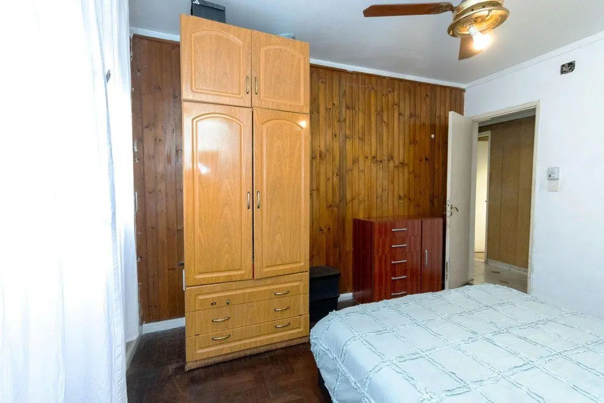 DOS CASAS EN UNA - A MTS DE AV LOPEZ Y PLANES 4