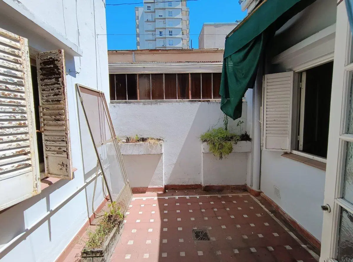 CASA AL FRENTE EN PH A LA VENTA S/URQUIZA 3