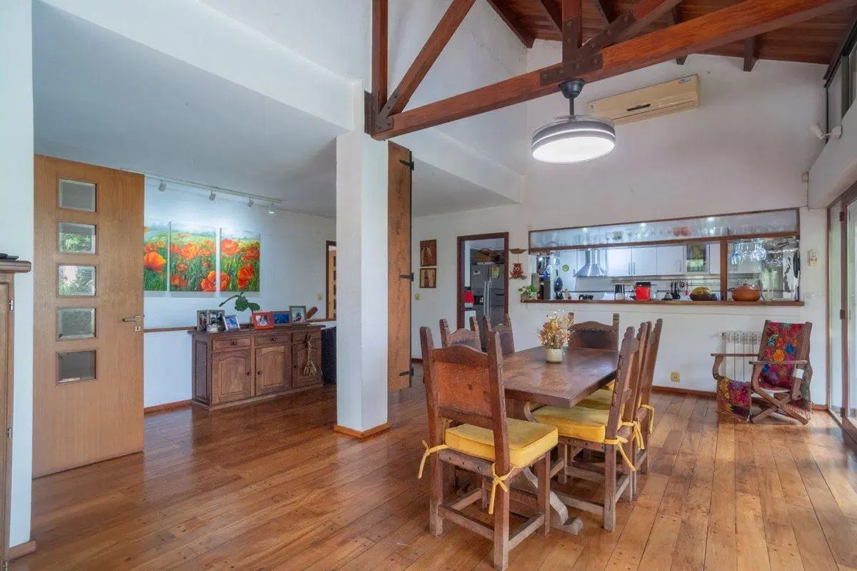 Casa única a la venta sobre la Costanera! 4
