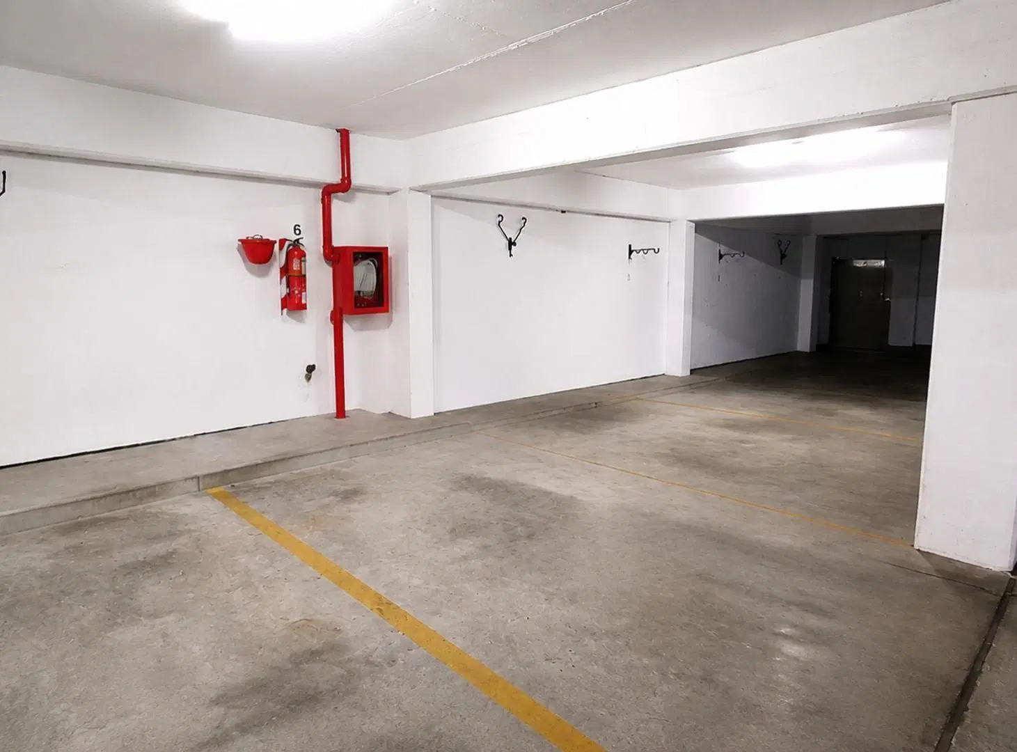 Venta cochera cubierta Edif Pilay 67  Barrio Sur 4