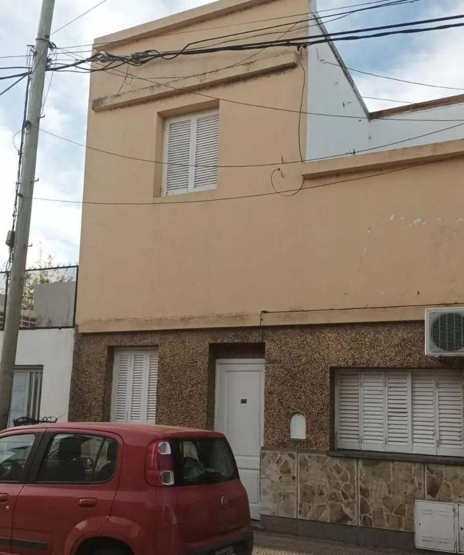 Se alquila casa de 2  D.en B. Fomento 9 de Julio 4