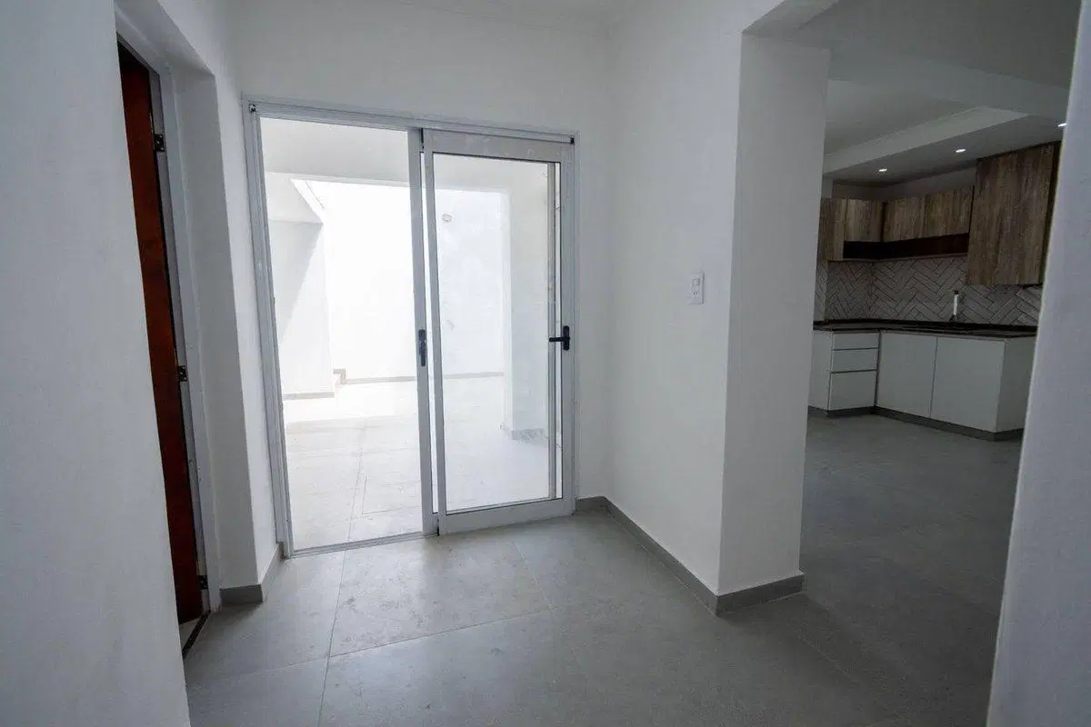 VENTA DE CASA  REFACCIONADA EN FOMENTO 9 DE JULIO 8