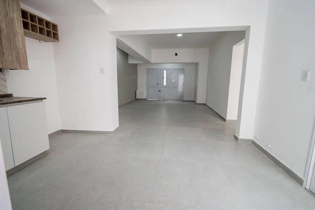 VENTA DE CASA  REFACCIONADA EN FOMENTO 9 DE JULIO 4