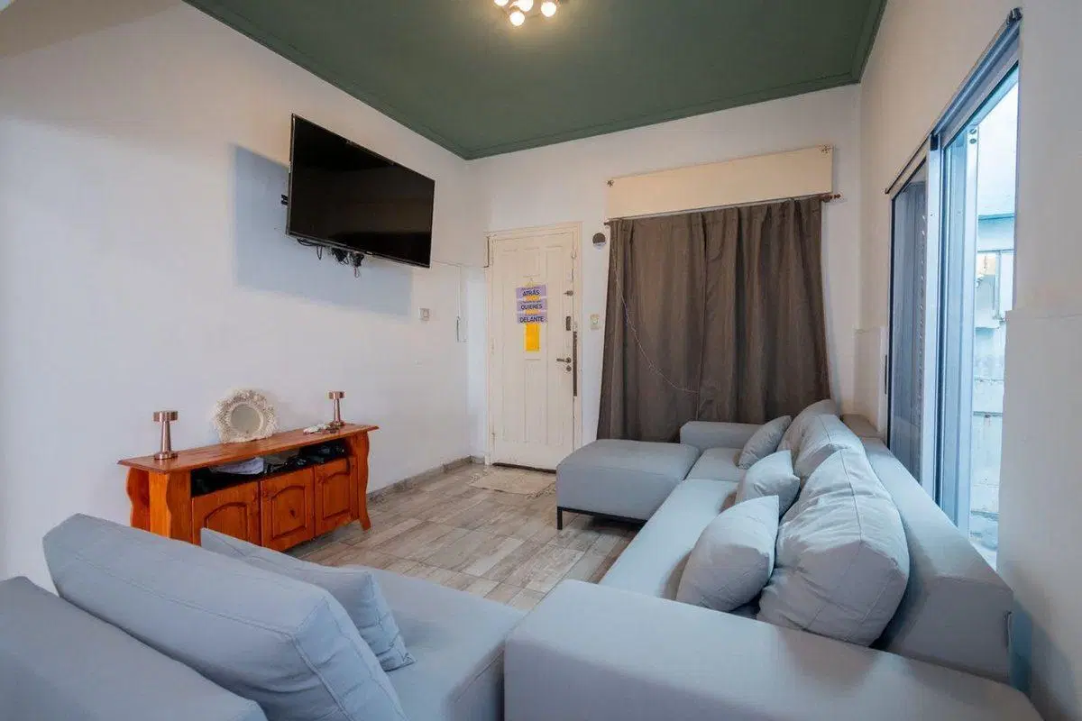 Venta CASA CON PILETA EXCELENTE UBICACION 2