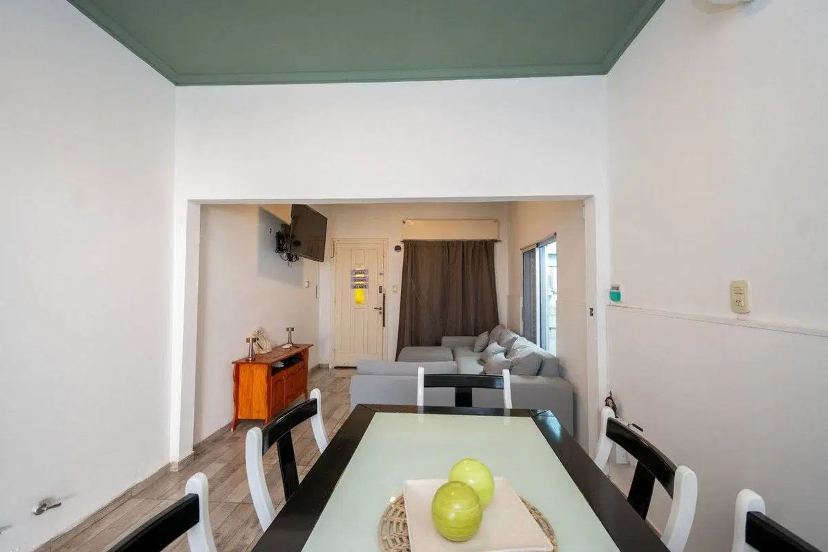 Venta CASA CON PILETA EXCELENTE UBICACION 5