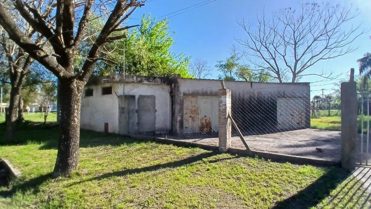 Galpón con dormitorio y fosa. 4