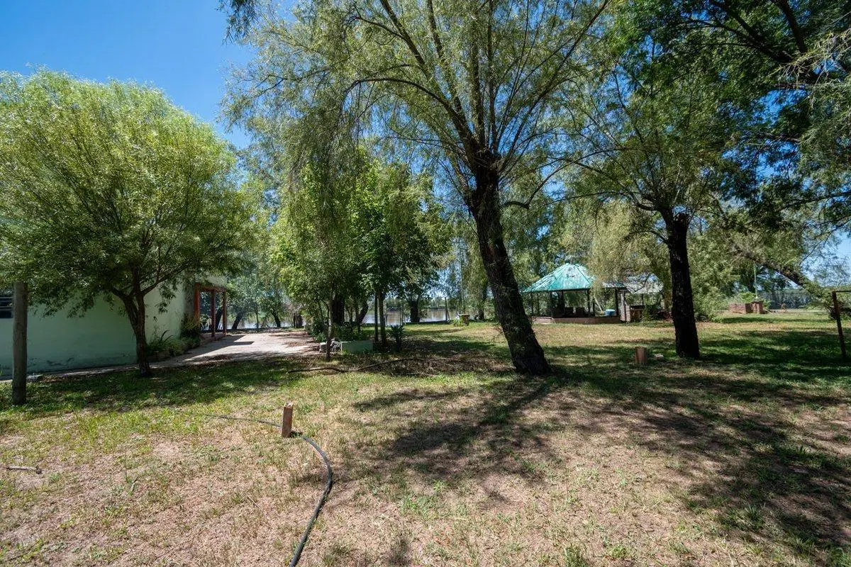 Viví la paz del río: quinta única con 2 viviendas 8