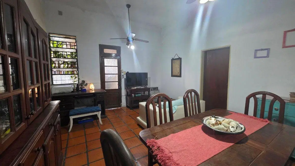 SE VENDE CASA DE DOS DORMITORIOS Y COCHERA Z. AVDA 3