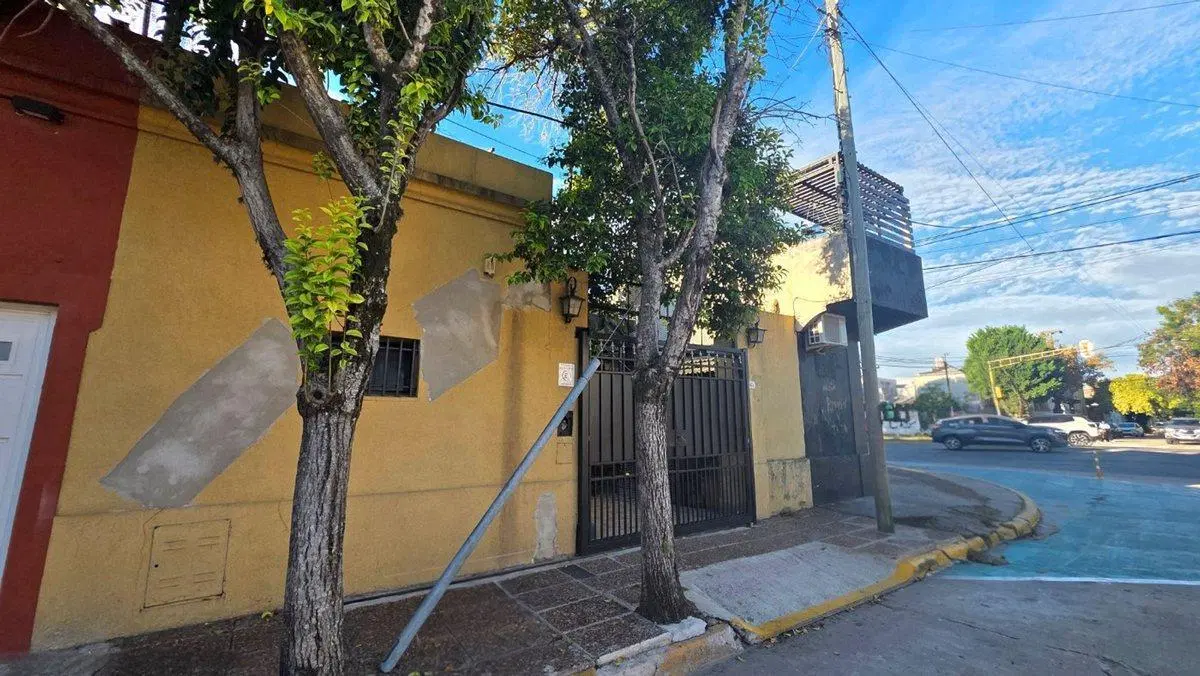 SE VENDE CASA DE DOS DORMITORIOS Y COCHERA Z. AVDA 2