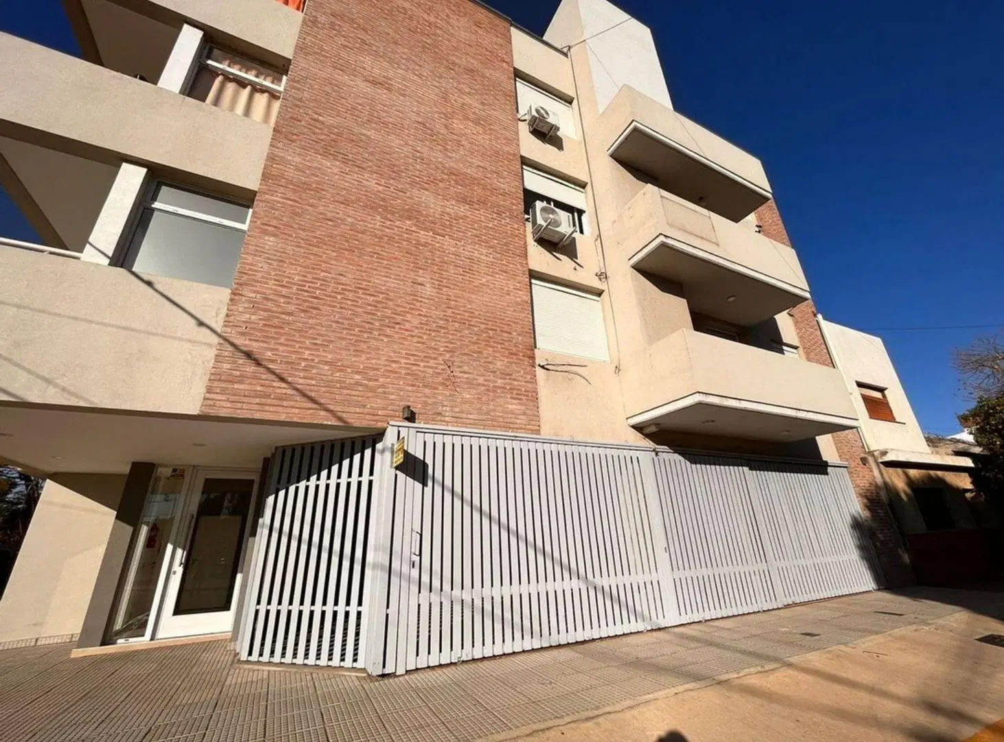 Departamento en venta ,zona estrategica Santo Tomé 5