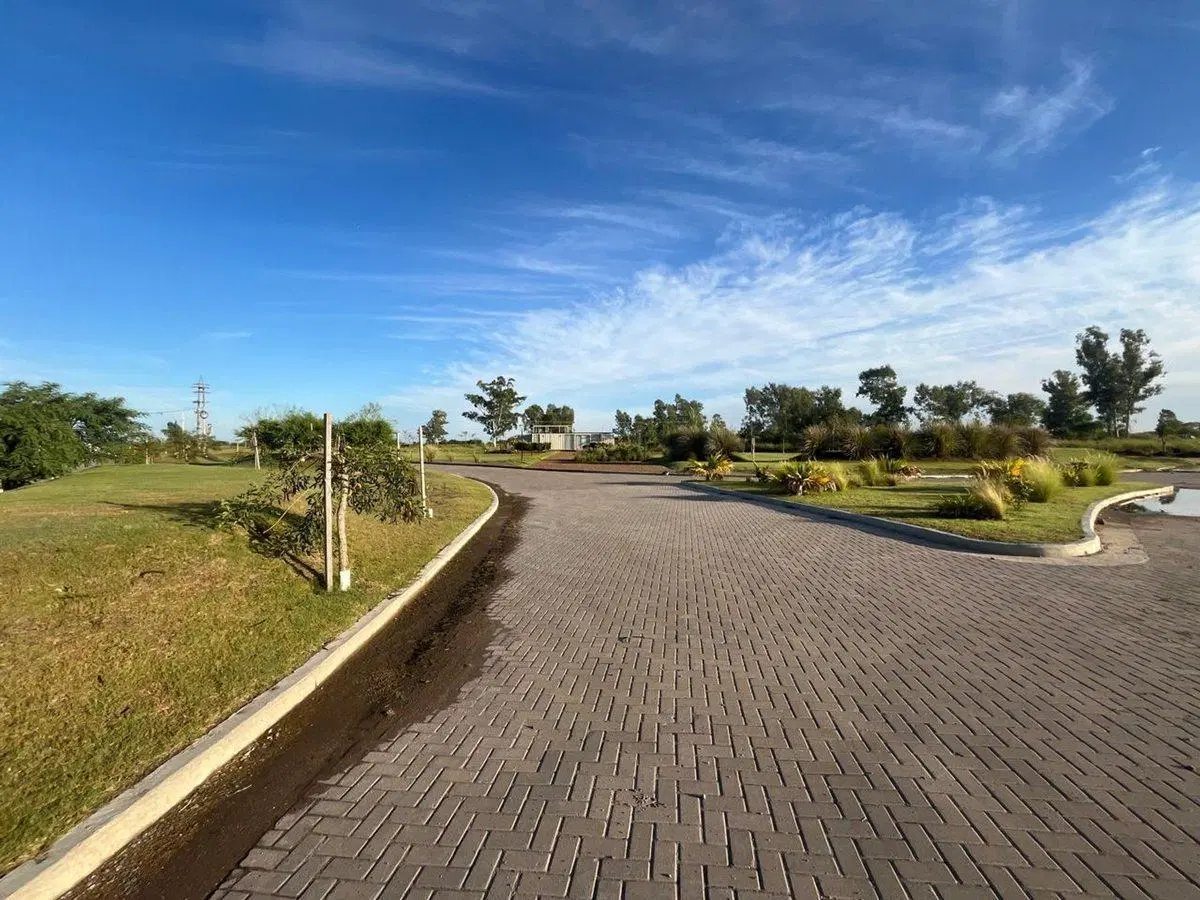 SE VENDE LOTE EN BARRIO LOS DOMINGOS-SAUCE VIEJO 8
