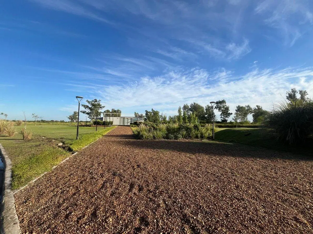 SE VENDE LOTE EN BARRIO LOS DOMINGOS-SAUCE VIEJO 3