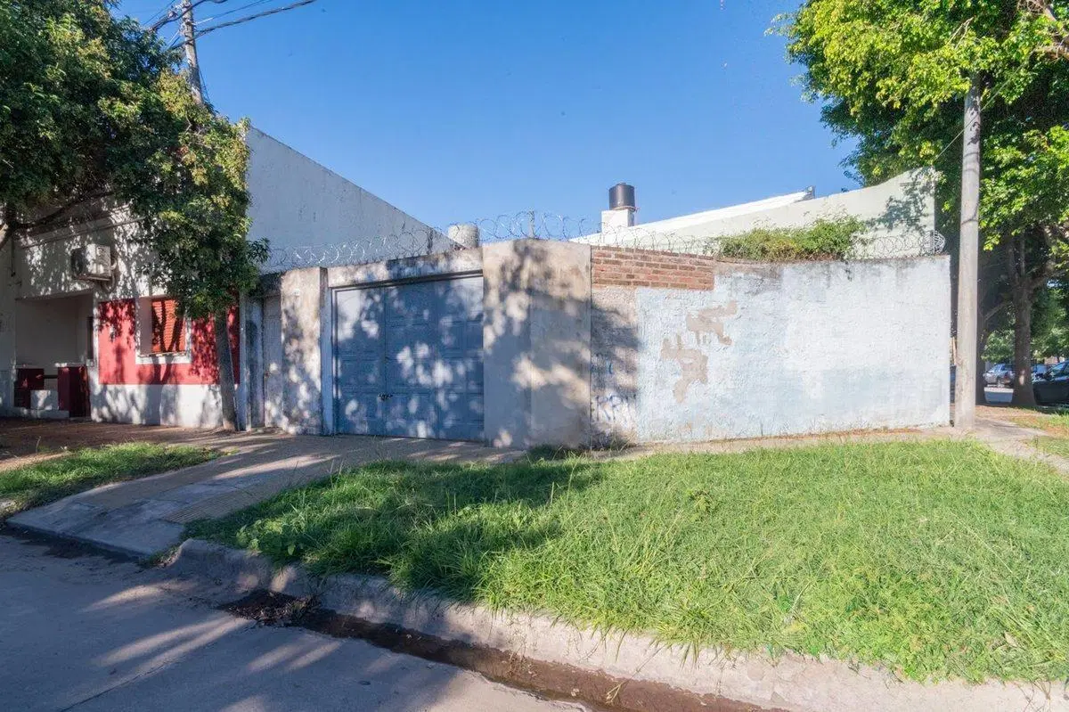 CASA CON GRAN POTENCIAL ZONA JERARQUICOS 4