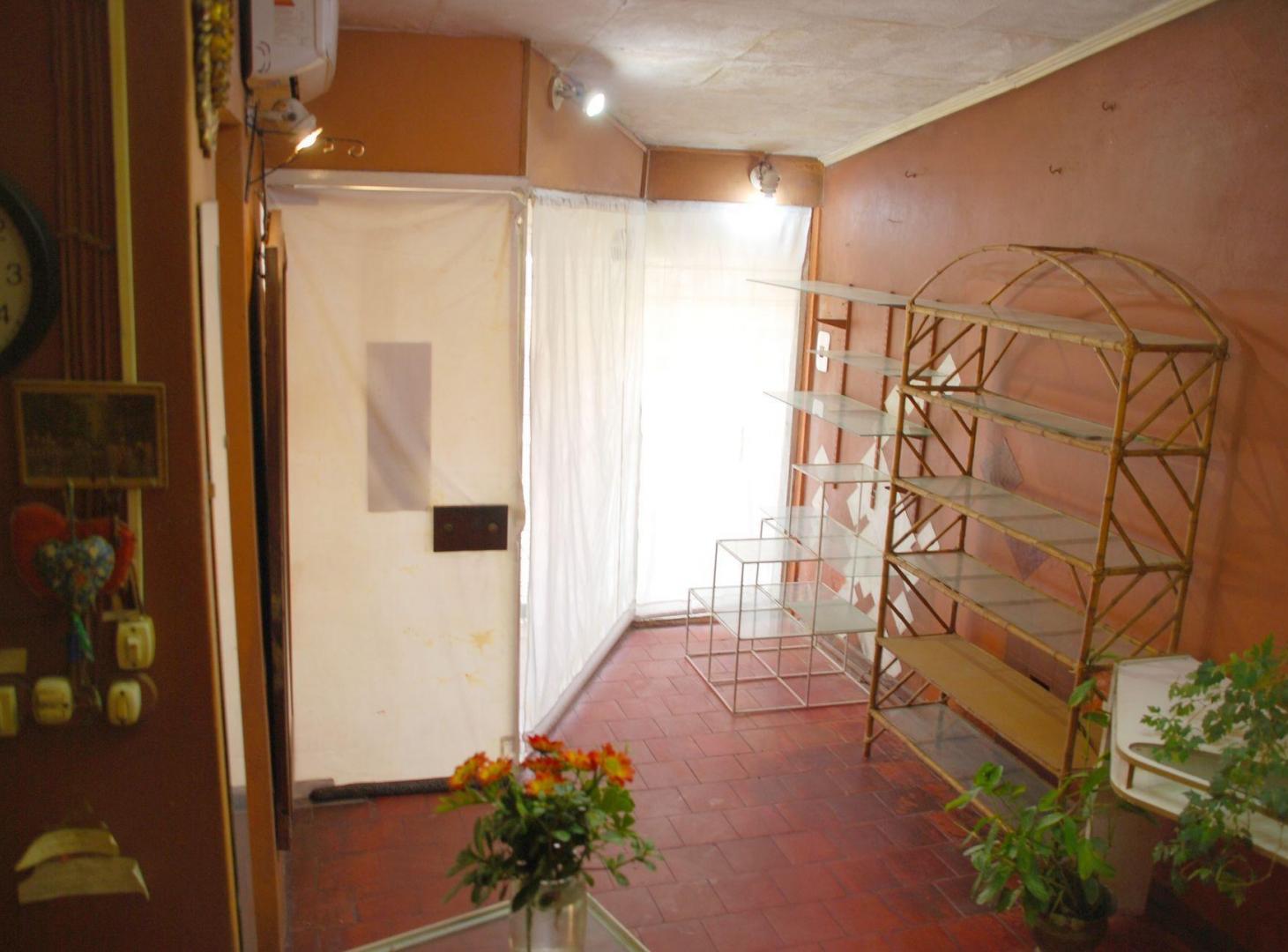 Foto de Alquiler Local Comercial en Guadalupe 24 mts, imagen 2