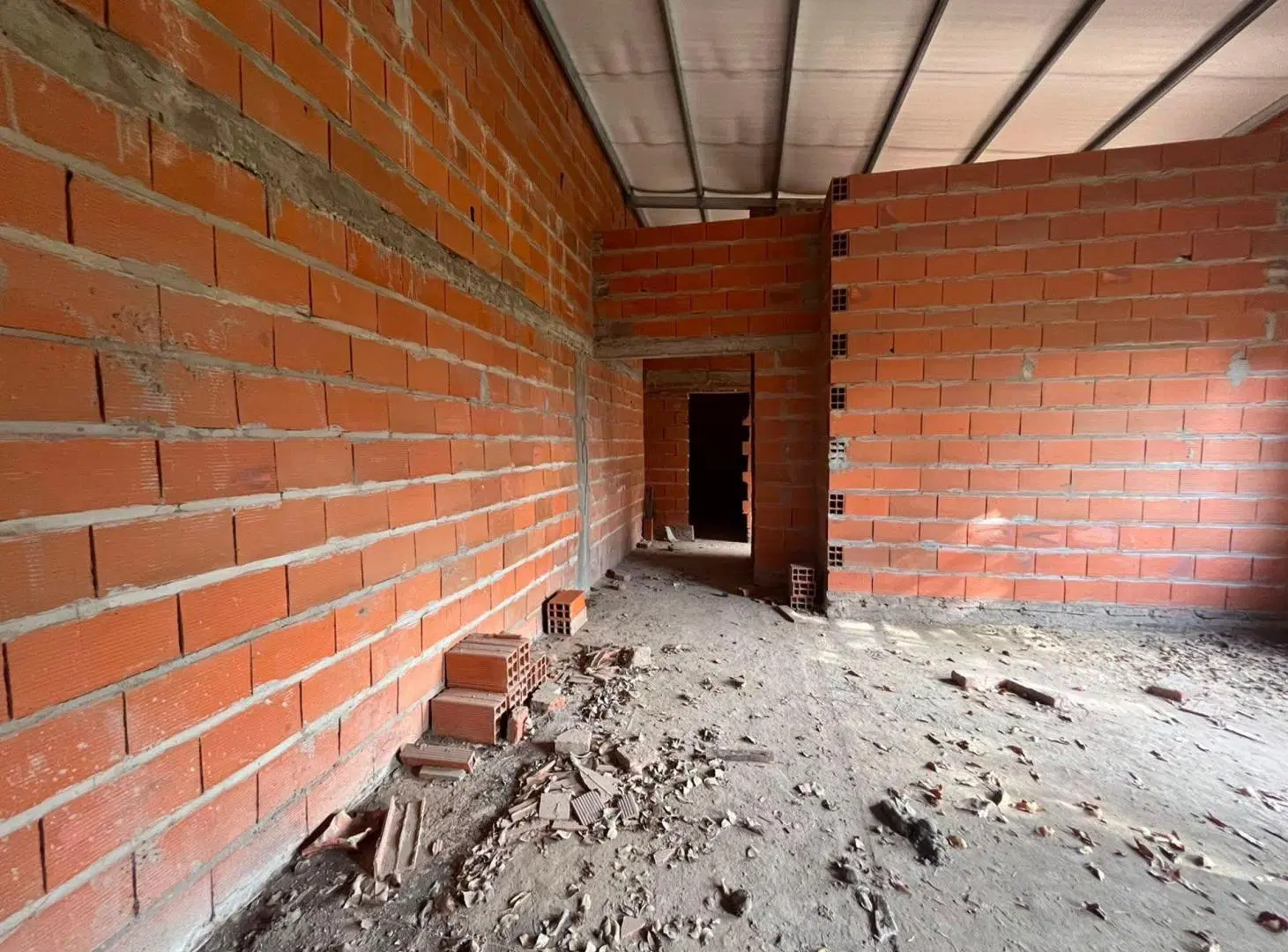 EXCELENTE TERRENO EN CONSTRUCCIÓN 3
