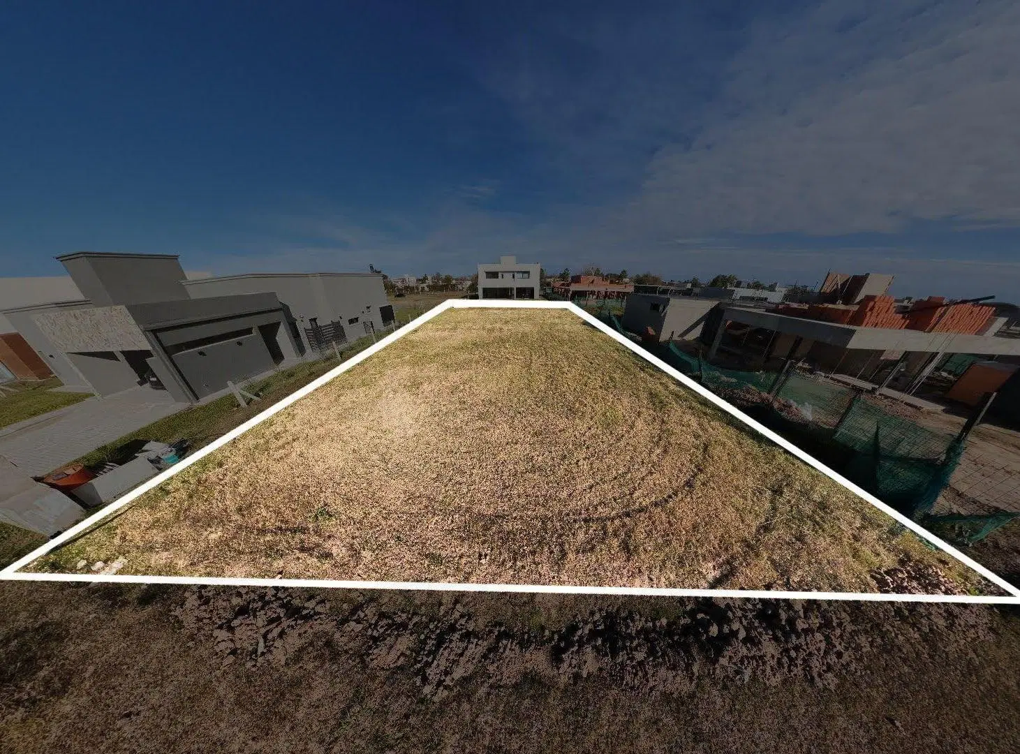LOTE N°175 A LA VENTA EN  LA RESERVA (700 m2) 3