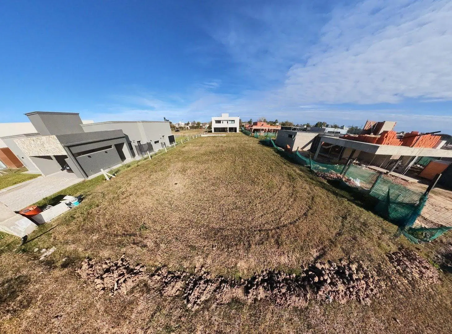 LOTE N°175 A LA VENTA EN  LA RESERVA (700 m2) 2