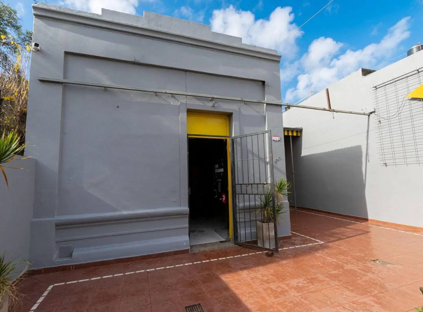 Venta LOCAL COMERCIAL sobre Av. General Paz 4