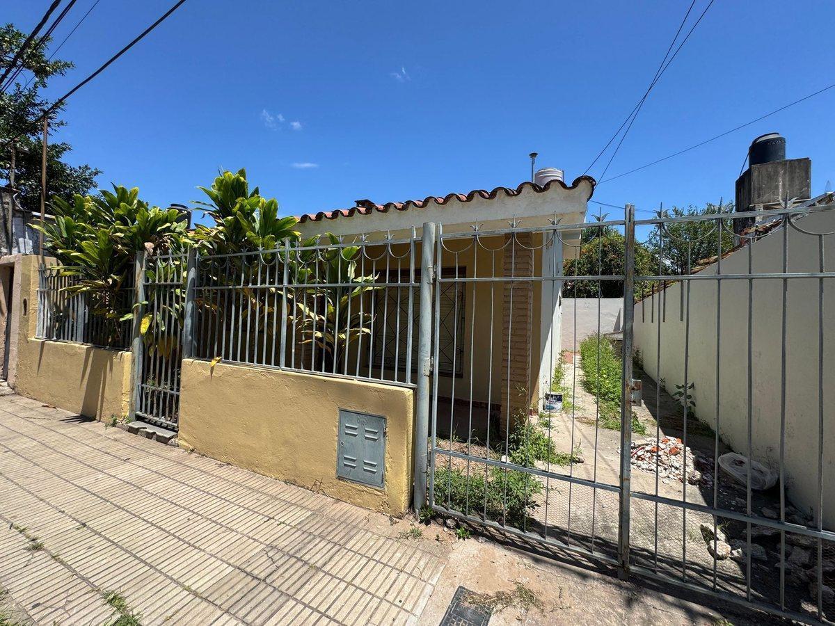 Foto de VENTA CASA 3 DORM BARRIO SUR, imagen 2