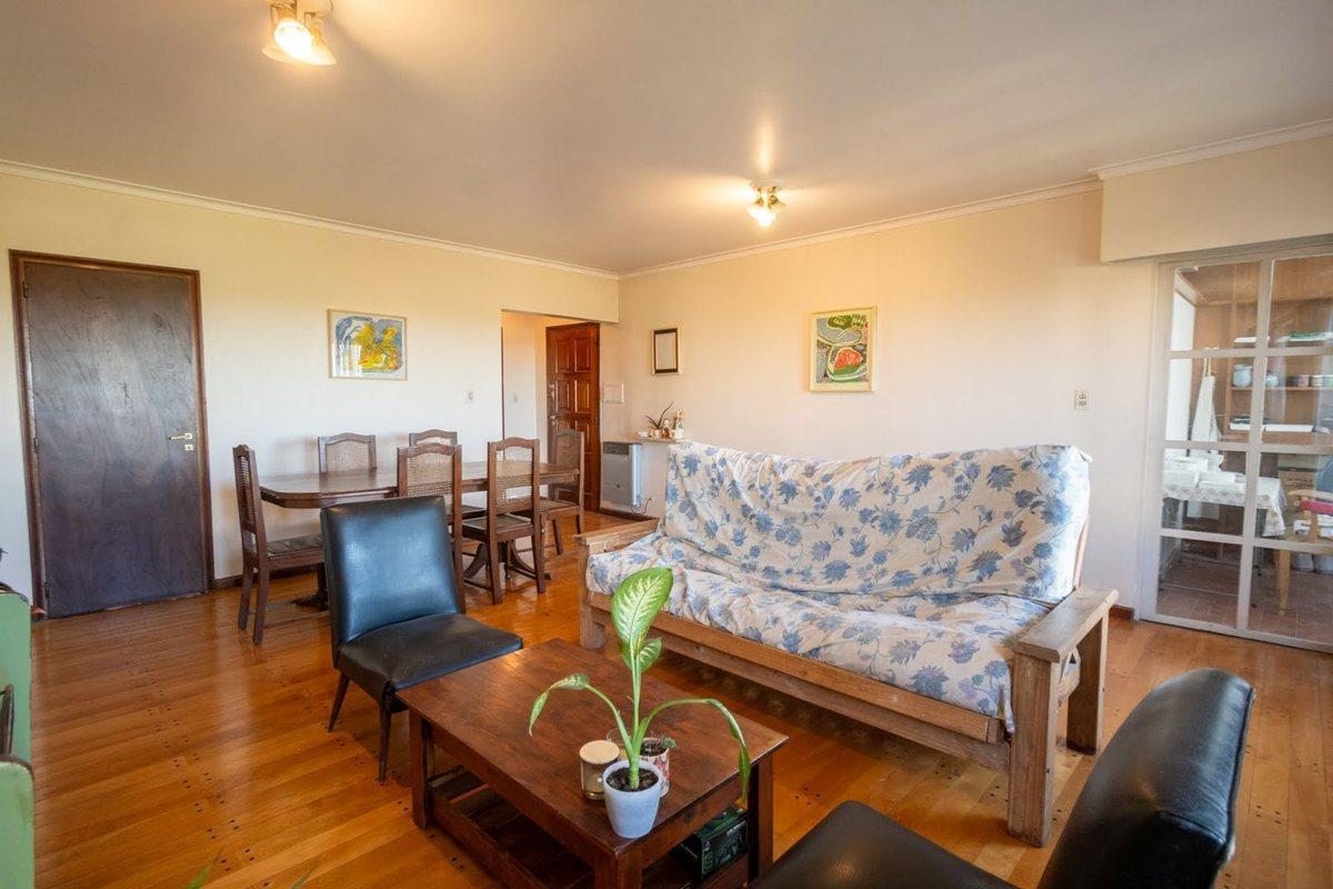 Foto de Semipiso clásico en barrio Sur de 130 m2 y cochera, imagen 3