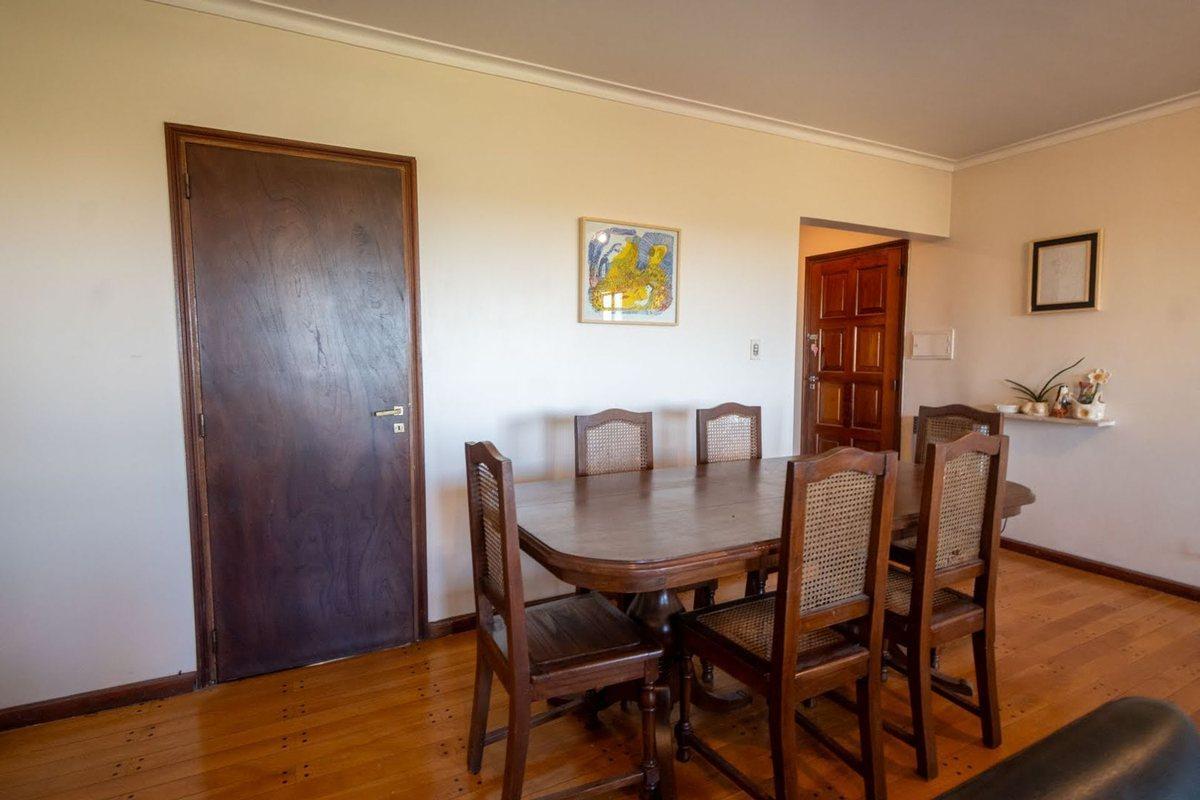 Foto de Semipiso clásico en barrio Sur de 130 m2 y cochera, imagen 1